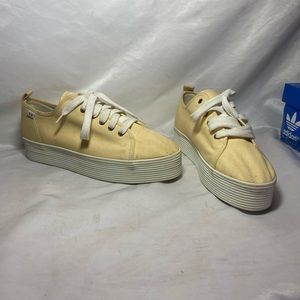 Tan VS platform shoes